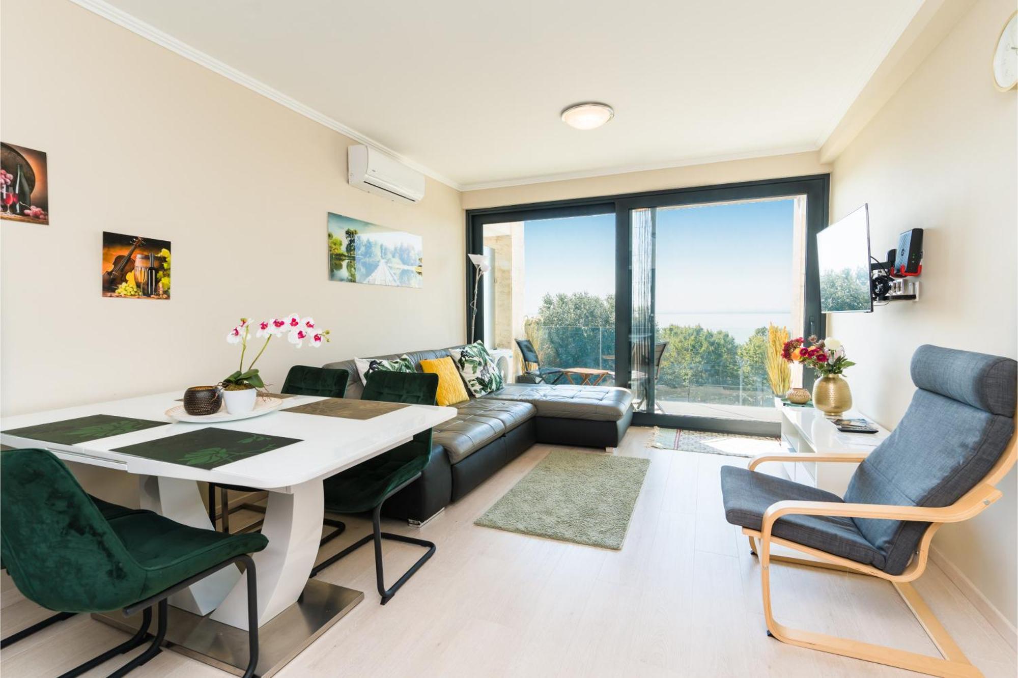 Club Panorama View Apartment Alsoors